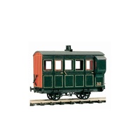 Peco -  4 Wheel Coach Kit, Green - OR32