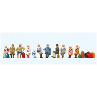 Preiser - 11 Seated Passengers/Winter Clothes&Bags - 10317