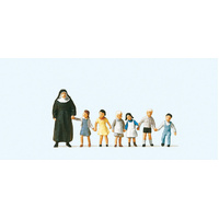 Preiser - Nun With Children - 10401