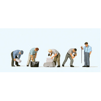 Preiser - Working On Quarrystone Wall - 10669