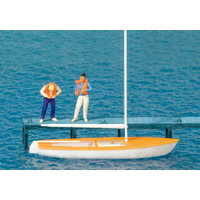 Preiser - Sailors Putting On Life Jacket/Sailboat - 10678