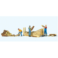 Preiser - Stacking Firewood - 10707