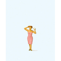 Preiser - Lady Styling Her Hair - 28120