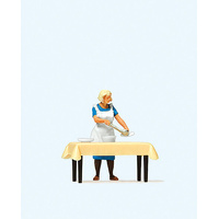 Preiser - Housewife At Table Serving Dinner - 28130